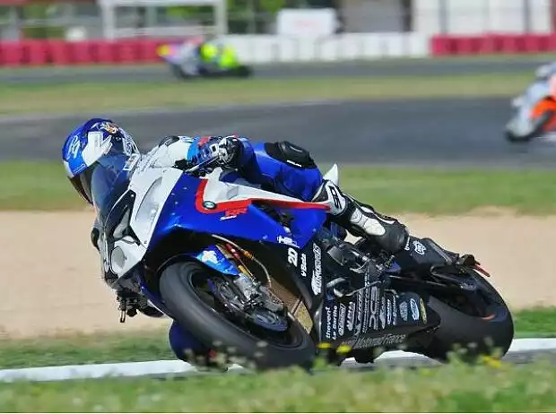 BMW S 1000 RR Titel-Bild zur News: BMW S 1000 RR