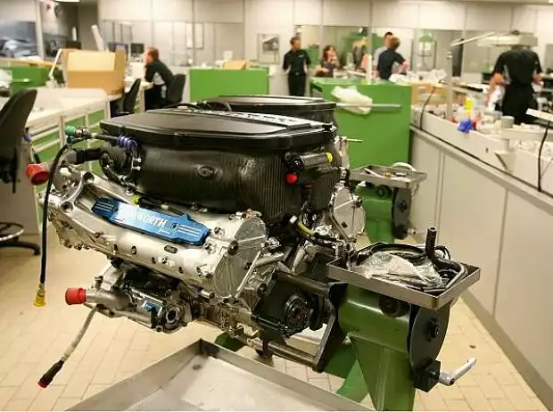 Cosworth-V8-Motor Titel-Bild zur News: Cosworth-V8-Motor