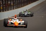 Dan Wheldon vor Townsend Bell