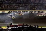 Brian Vickers (Red Bull) crasht mit Martin Truex Jr. (Waltrip)