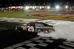 Kevin Harvick (Childress) gewinnt