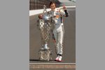 Dan Wheldon und die Borg-Warner-Trophy