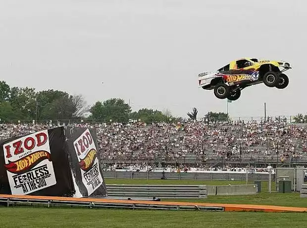 Hot-Wheels-Stunt im Rahmen des 95. Indy 500 Titel-Bild zur News: Hot-Wheels-Stunt im Rahmen des 95. Indy 500
