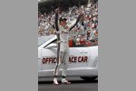 Dan Wheldon feiert seinen zweiten Indy-500-Sieg