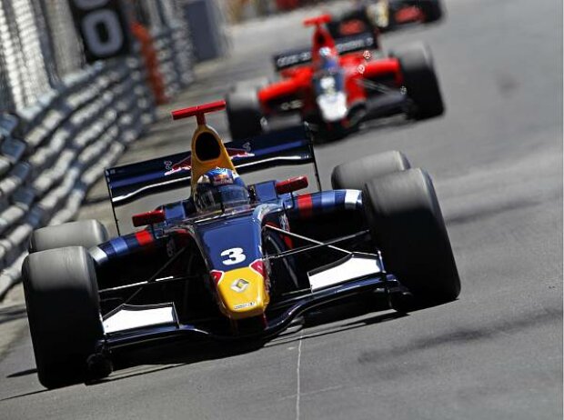 Daniel Ricciardo vor Robert Wickens Daniel Ricciardo vor Robert Wickens