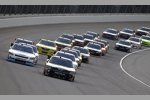 Start zum STP 300 mit Aric Almirola (JR) an der Spitze