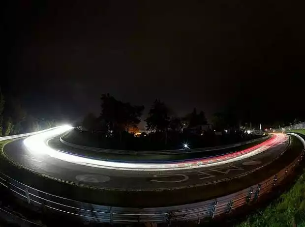 Momentaufnahme des 24-Stunden-Rennens am Nürburgring 2010 Titel-Bild zur News: Momentaufnahme des 24-Stunden-Rennens am Nürburgring 2010