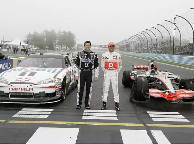 Lewis Hamilton, Tony Stewart Titel-Bild zur News: Lewis Hamilton, Tony Stewart