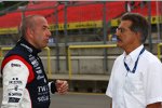 Tom Coronel (ROAL) im Gespräch mit Mario Theissen (BMW Motorsport Direktor) 