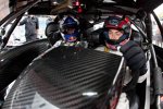 MotoGP-Pilot Nicky Hayden mit David Coulthard im DTM-Cockpit