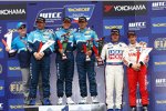 Robert Huff (Chevrolet), Yvan Muller (Chevrolet), Alain Menu (Chevrolet), Kristian Poulsen (Engstler) und Aleksei Dudukalo (Lukoil-Sunred)