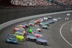 Denny Hamlin (Gibbs) und Matt Kenseth (Roush) führen das Feld zum finalen Restart