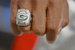 Der Superbowl-Ring von Charles Woodson in Nahaufnahme