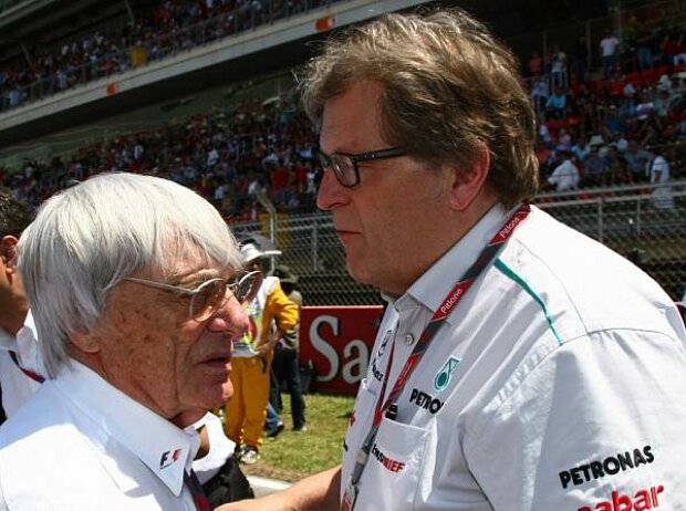 Titel-Bild zur News: Bernie Ecclestone (Formel-1-Chef), Norbert Haug (Mercedes-Motorsportchef)