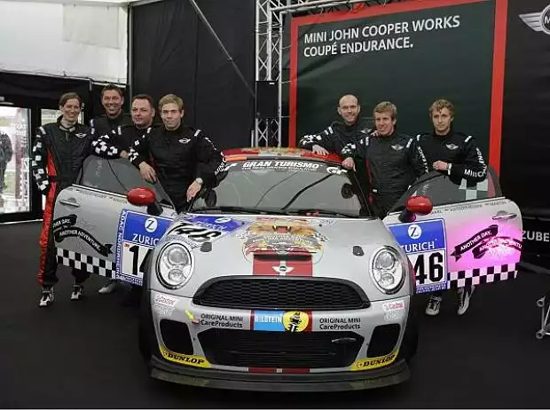 MINI-JCW-Coupe Titel-Bild zur News: MINI-JCW-Coupe