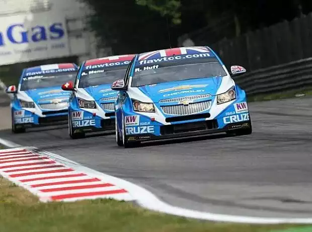 Yvan Muller, Alain Menu, Robert Huff Titel-Bild zur News: Yvan Muller, Alain Menu, Robert Huff