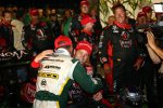 Tony Kanaan gratuliert Marco Andretti zum Sieg