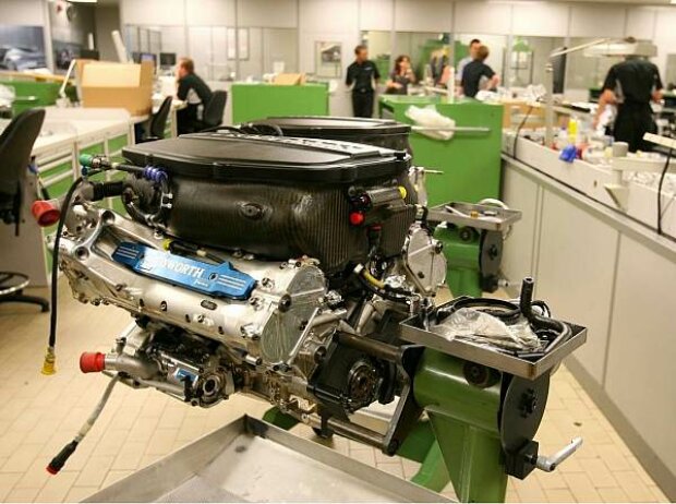Titel-Bild zur News: Cosworth-V8-Motor