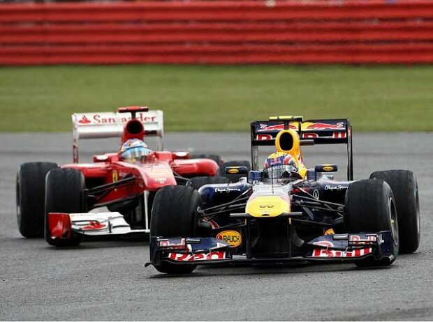 Mark Webber vor Fernando Alonso