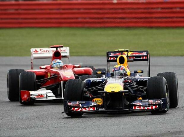 Mark Webber vor Fernando Alonso Mark Webber vor Fernando Alonso