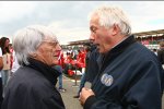 Bernie Ecclestone (Formel-1-Chef) und Charlie Whiting (Technischer Delegierte der FIA) 