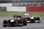 Witali Petrow (Renault) vor Rubens Barrichello (Williams) 