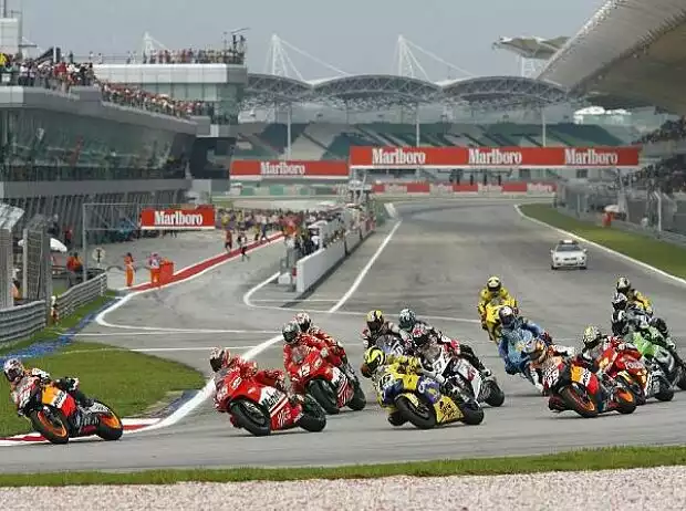Start zum MotoGP-Rennen in Sepang 2006 Titel-Bild zur News: Start zum MotoGP-Rennen in Sepang 2006