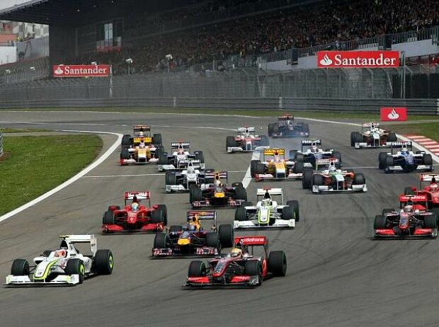 Titel-Bild zur News: Mark Webber, Lewis Hamilton, Rubens Barrichello
