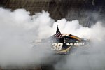 Ryan Newman (SHR) feiert seinen ersten Saisonsieg per Burnout