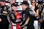 Boss Tony Stewart gratuliert Sieger Ryan Newman in der Victory Lane