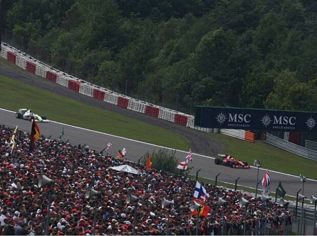 Felipe Massa vor Rubens Barrichello Felipe Massa vor Rubens Barrichello