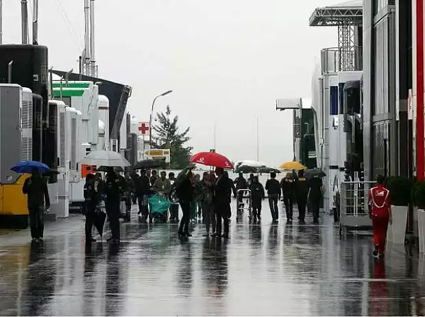Titel-Bild zur News: Fahrerlager am Nürburgring