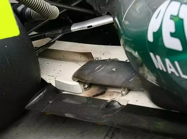 Mercedes-Auspuff am Auto von Michael Schumacher Titel-Bild zur News: Mercedes-Auspuff am Auto von Michael Schumacher