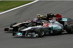 Michael Schumacher (Mercedes) gegen Witali Petrow (Renault) 