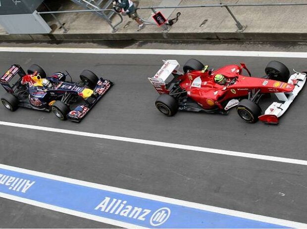 Sebastian Vettel hinter Felipe Massa