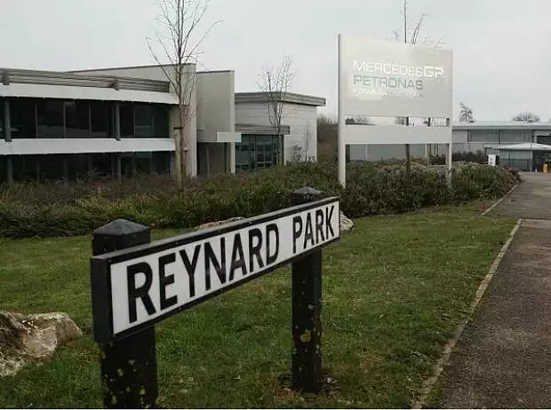 Mercedes-Fabrik in Brackley Titel-Bild zur News: Mercedes-Fabrik in Brackley