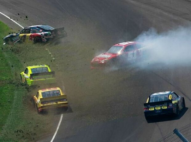 Paul Menard, Kasey Kahne, Landon Cassill Paul Menard, Kasey Kahne, Landon Cassill