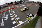 Marcos Ambrose (RPM) vor Brad Keselowski (Penske) 