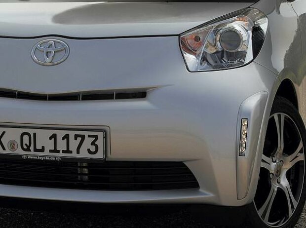 Titel-Bild zur News: Toyota iQ mit LED-Tagfahrleuchten