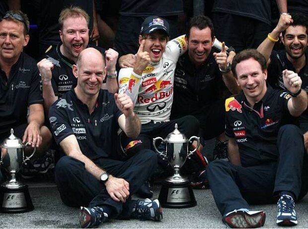 Titel-Bild zur News: Christian Horner (Teamchef), Sebastian Vettel, Adrian Newey (Technischer Direktor)