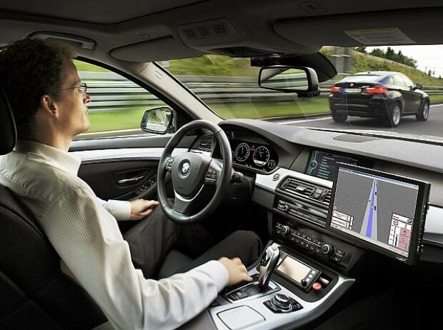 Titel-Bild zur News: BMW automatisiertes Fahren auf Autobahn