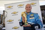 Robert Huff (Chevrolet) mit dem Fußball-WM-Pokal