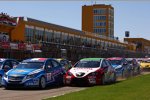 Gabriele Tarquini (Lukoil-Sunred) und Yvan Muller (Chevrolet) 