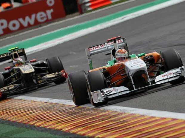 Witali Petrow hinter Adrian Sutil Witali Petrow hinter Adrian Sutil