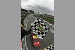 Jeff Gordon (Hendrick) gewann zum fünften Mal in Atlanta