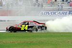 Jeff Gordon (Hendrick) feiert seinen historischen 85. Sprint-Cup-Sieg per Burnout