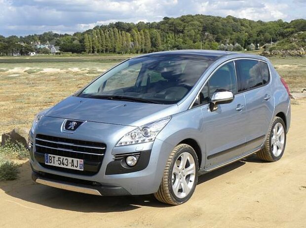 Titel-Bild zur News: Peugeot 3008 Hybrid4