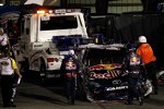 Der Red-Bull-Toyota von Kasey Kahne war nach dem Abschuss durch Marcos Ambrose nur noch Schrott wert