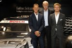 Nico Rosberg und Michael Schumacher (Mercedes) mit Daimler-Vorstand Dieter Zetsche