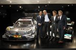 Michael Schumacher, Nico Rosberg, Norbert Haug (Mercedes-Motorsportchef) und Dieter Zetsche (Daimler-Vorstandschef)